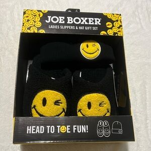 NWT in Box JOE BOXER-Ladies Slippers & Hat Gift Set  size 6-7